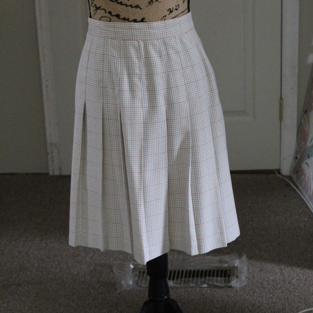 TONI GARMENT VINTAGE PLEATED SKIRT.